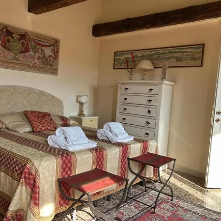 San Lio Suite:close To S Marco Square & Wi-fi شقة البندقية