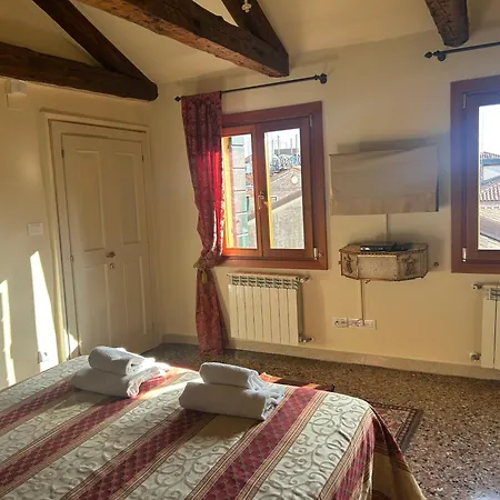 San Lio Suite:Close To S Marco Square & Wi-Fi Daire Venedik