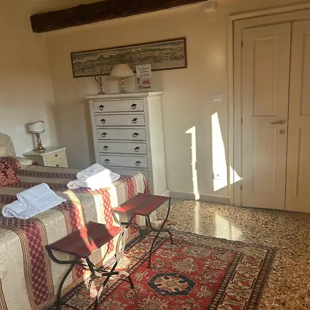 Daire San Lio Suite:Close To S Marco Square & Wi-Fi