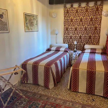 Daire San Lio Suite:Close To S Marco Square & Wi-Fi