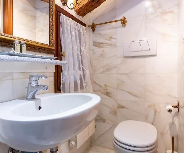 San Lio Suite:close To S Marco Square & Wi-fi 베니스