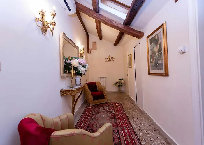 San Lio Suite:close To S Marco Square & Wi-fi ונציה