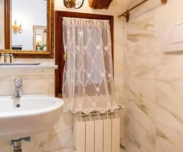 San Lio Suite:close To S Marco Square & Wi-fi * Venetië